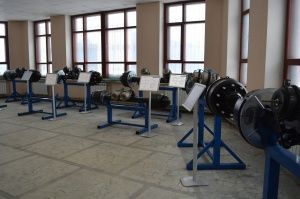 Открыт выставочный зал, в котором представлены оси